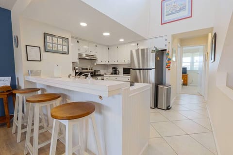 The Sandy Turtle: 3BR/3BA Condo, Steps to Beach