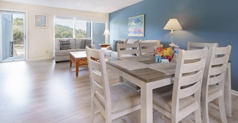 The Sandy Turtle: 3BR/3BA Condo, Steps to Beach