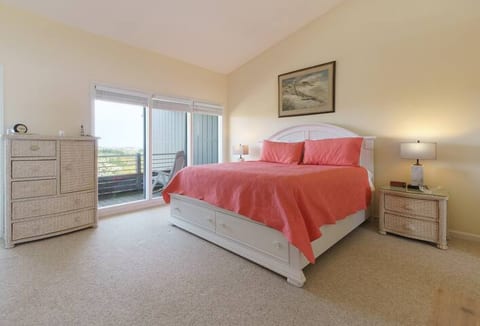 The Sandy Turtle: 3BR/3BA Condo, Steps to Beach