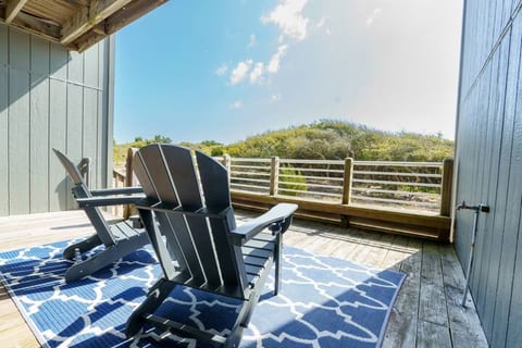 The Sandy Turtle: 3BR/3BA Condo, Steps to Beach