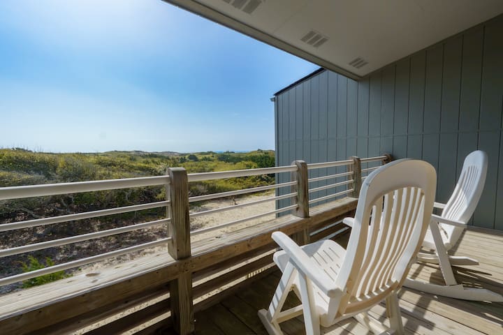 The Sandy Turtle: 3BR/3BA Condo, Steps to Beach