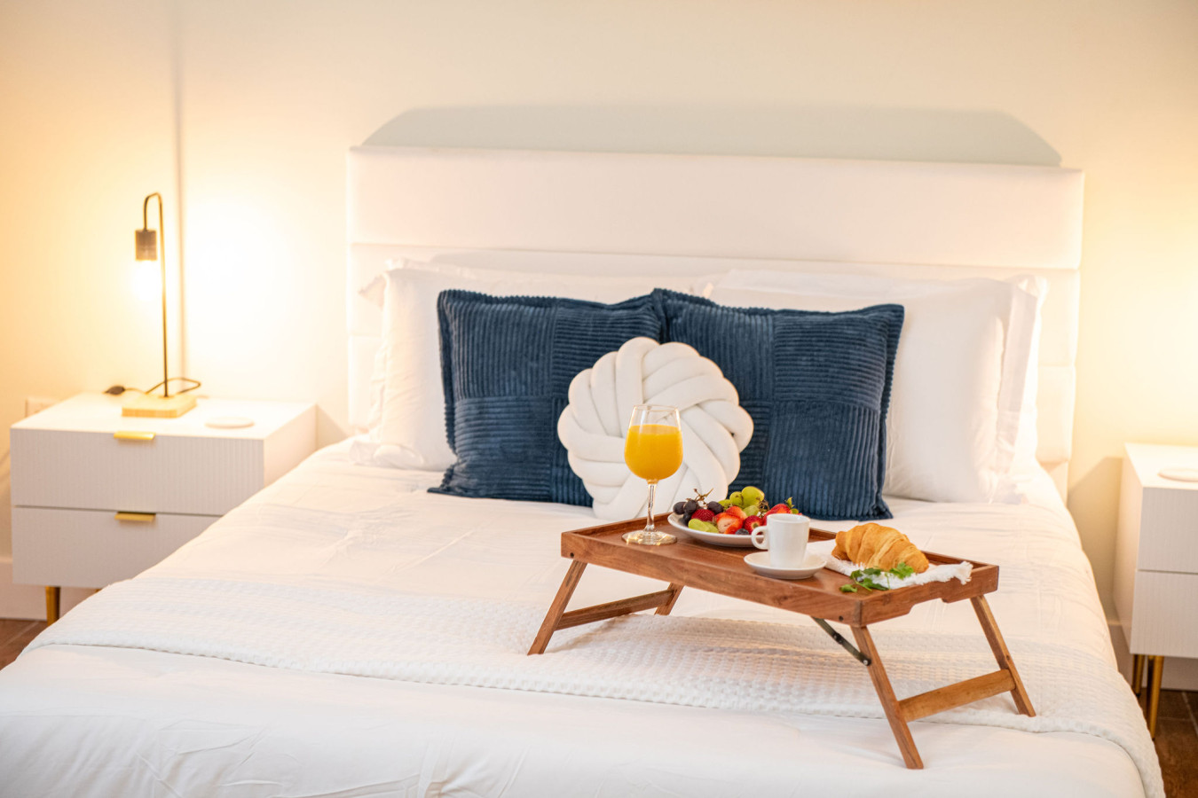 Sleeps 24-Beachfront Entire Resort- Outdoor Pool 7BR - Madeira Beach