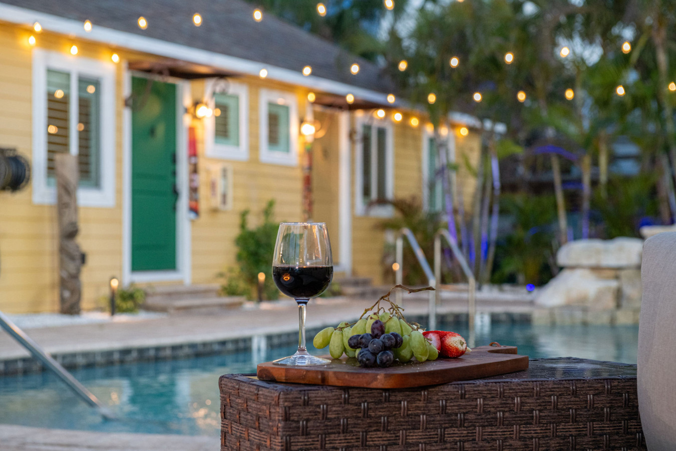 Sleeps 24-Beachfront Entire Resort- Outdoor Pool 7BR - Madeira Beach