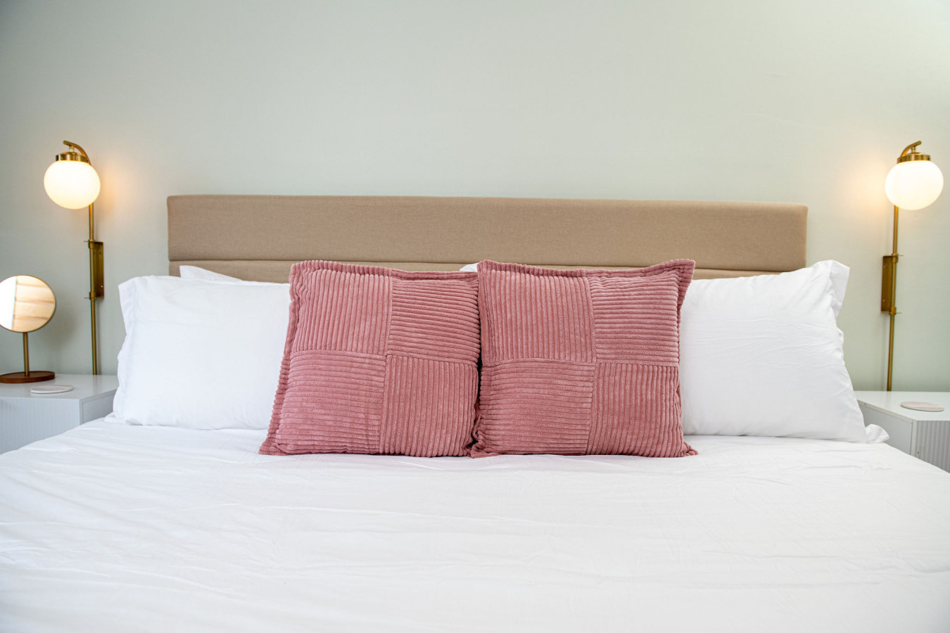 Sleeps 24-Beachfront Entire Resort- Outdoor Pool 7BR - Madeira Beach