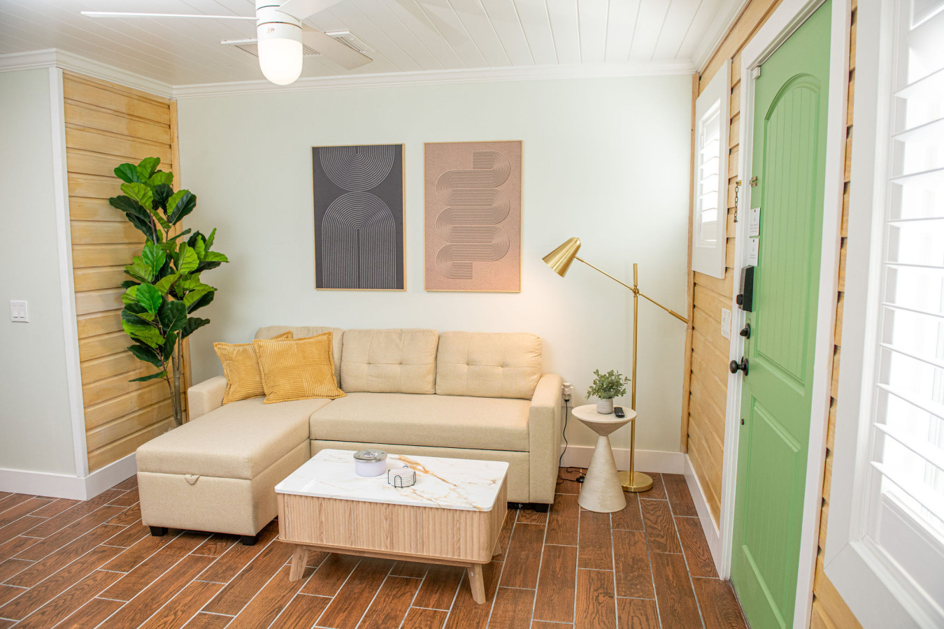 Sleeps 24-Beachfront Entire Resort- Outdoor Pool 7BR - Madeira Beach