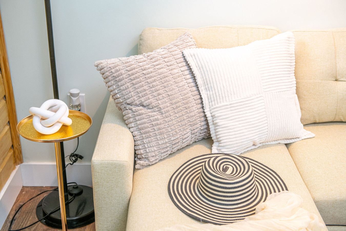 Sleeps 24-Beachfront Entire Resort- Outdoor Pool 7BR - Madeira Beach