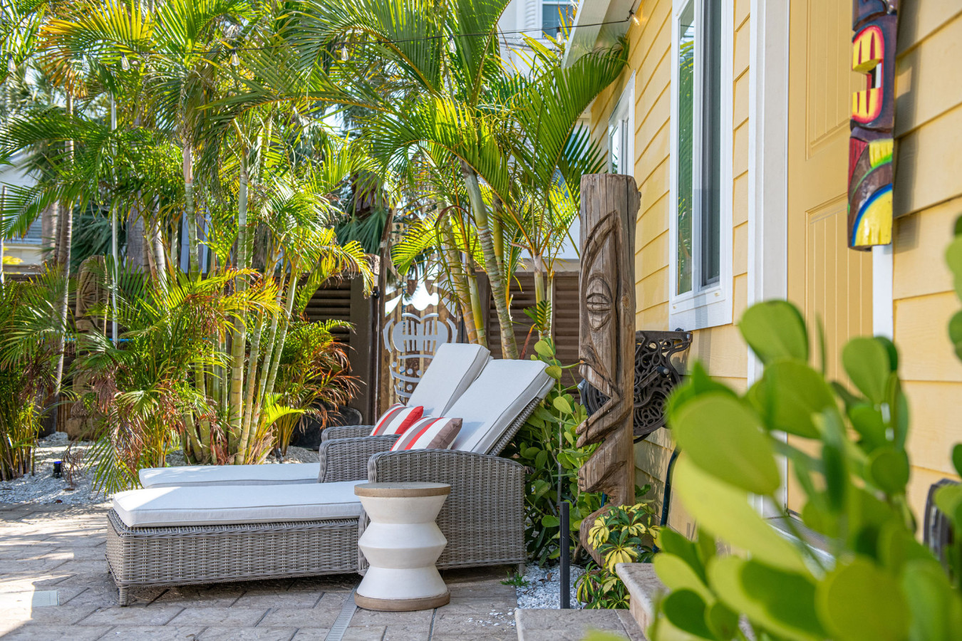 Sleeps 24-Beachfront Entire Resort- Outdoor Pool 7BR - Madeira Beach