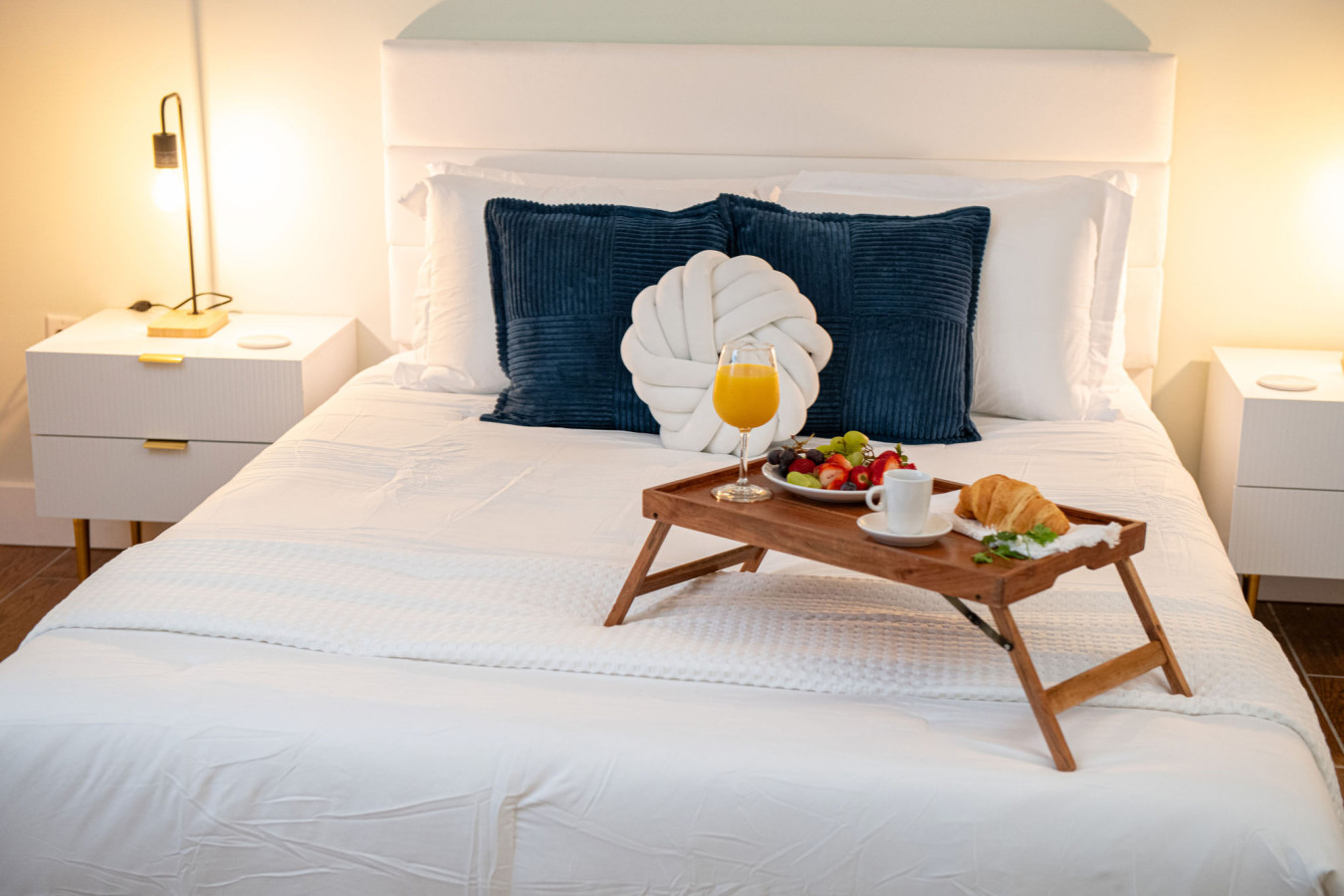 Sleeps 24-Beachfront Entire Resort- Outdoor Pool 7BR - Madeira Beach