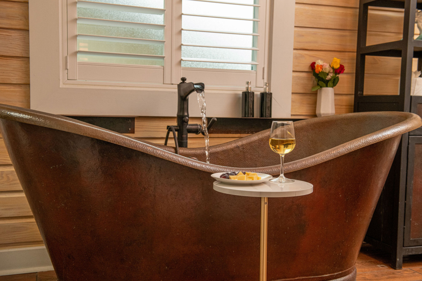 Sleeps 24-Beachfront Entire Resort- Outdoor Pool 7BR - Madeira Beach