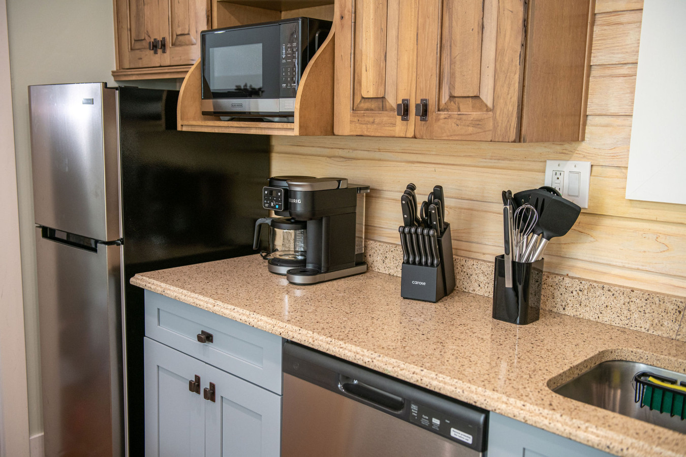 Sleeps 24-Beachfront Entire Resort- Outdoor Pool 7BR - Madeira Beach