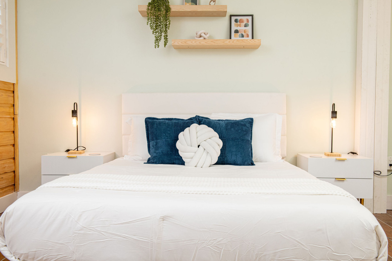 Sleeps 24-Beachfront Entire Resort- Outdoor Pool 7BR - Madeira Beach