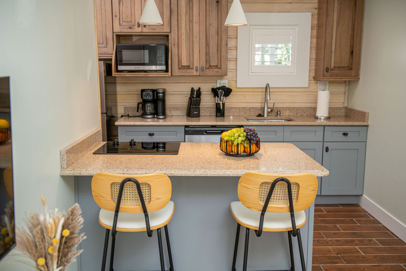 Sleeps 24-Beachfront Entire Resort- Outdoor Pool 7BR - Madeira Beach