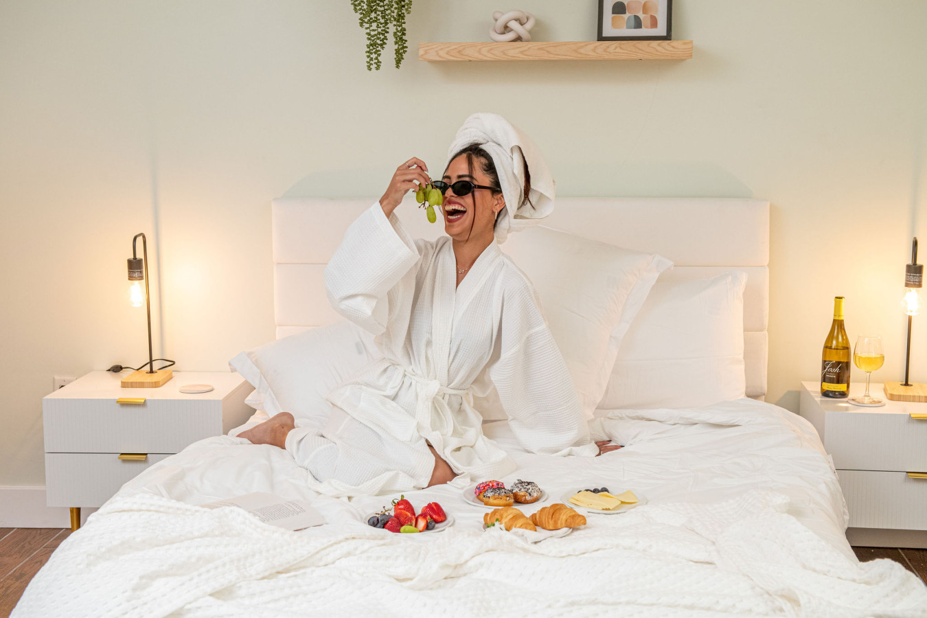 Sleeps 24-Beachfront Entire Resort- Outdoor Pool 7BR - Madeira Beach