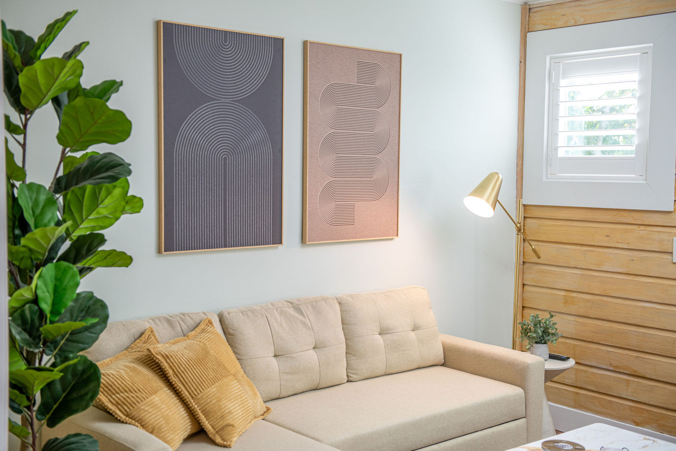 Sleeps 24-Beachfront Entire Resort- Outdoor Pool 7BR - Madeira Beach