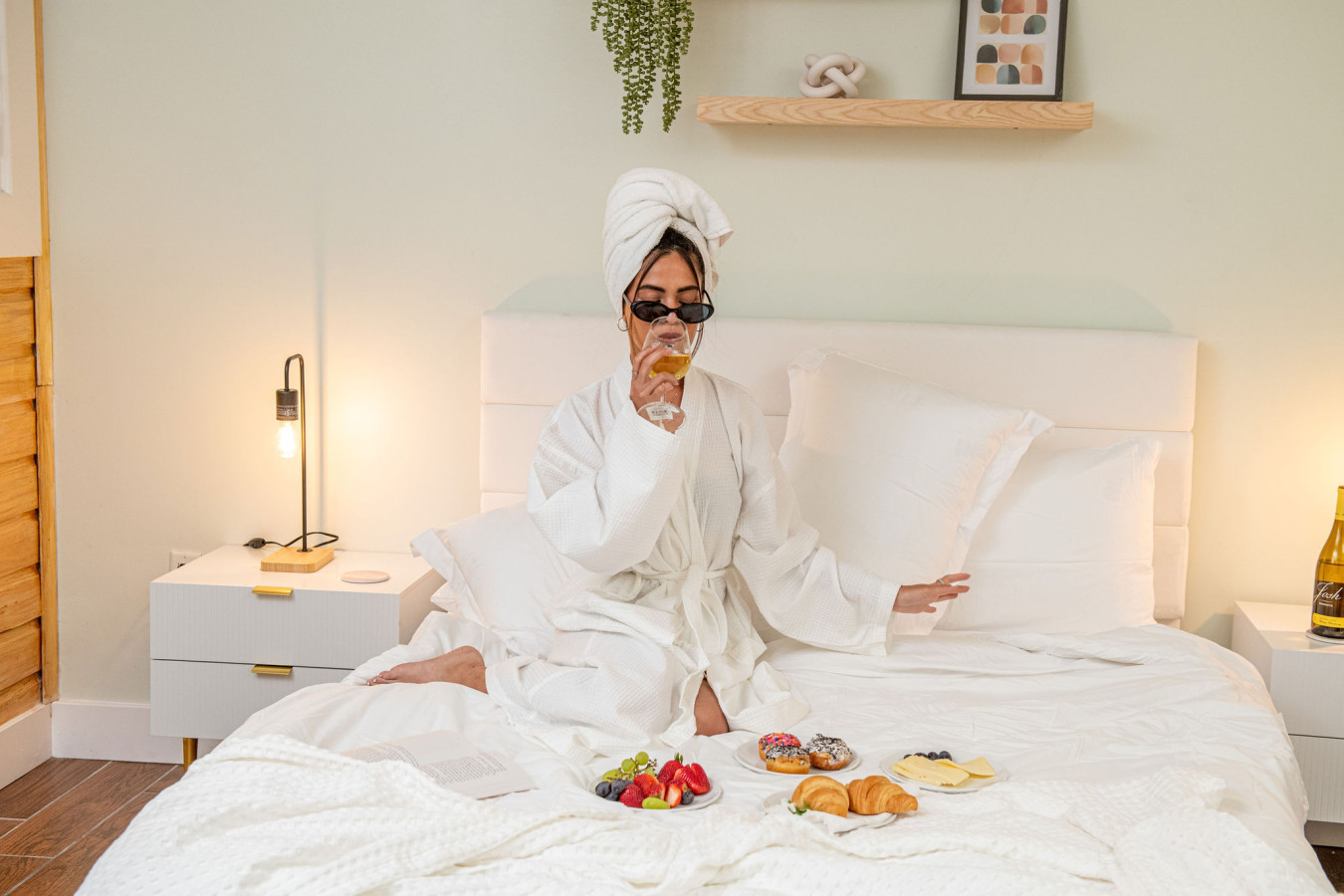 Sleeps 24-Beachfront Entire Resort- Outdoor Pool 7BR - Madeira Beach