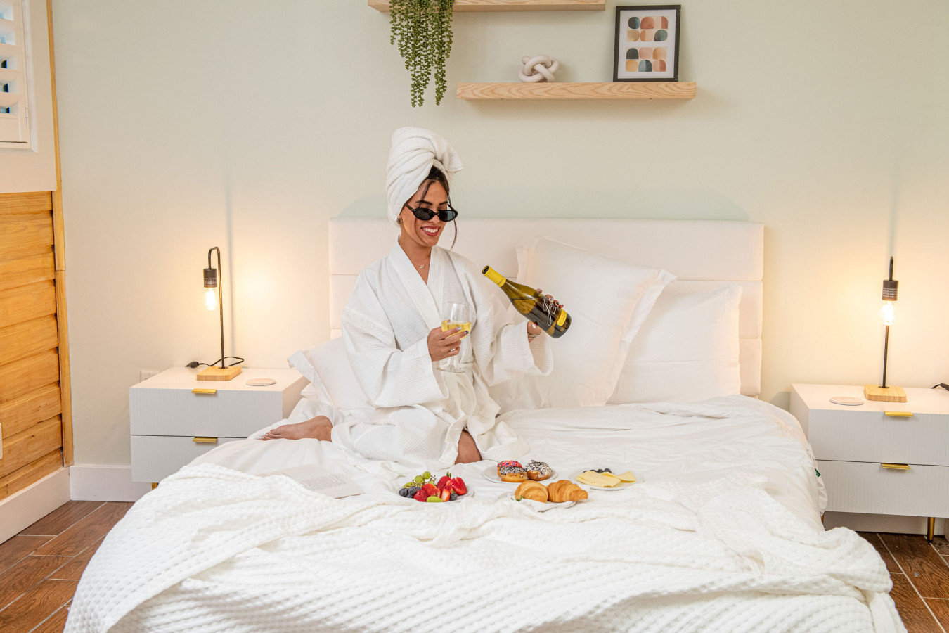 Sleeps 24-Beachfront Entire Resort- Outdoor Pool 7BR - Madeira Beach