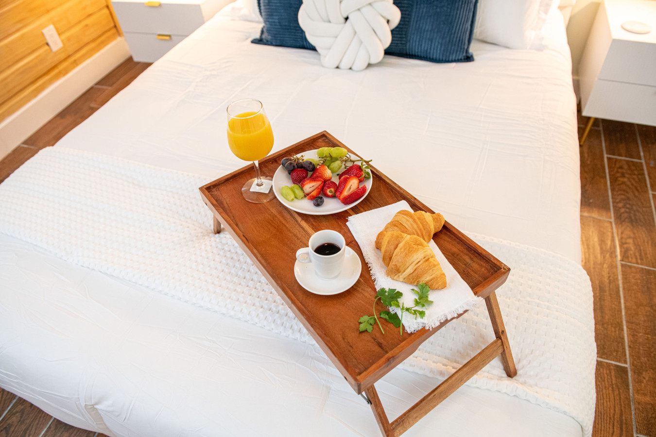 Sleeps 24-Beachfront Entire Resort- Outdoor Pool 7BR - Madeira Beach