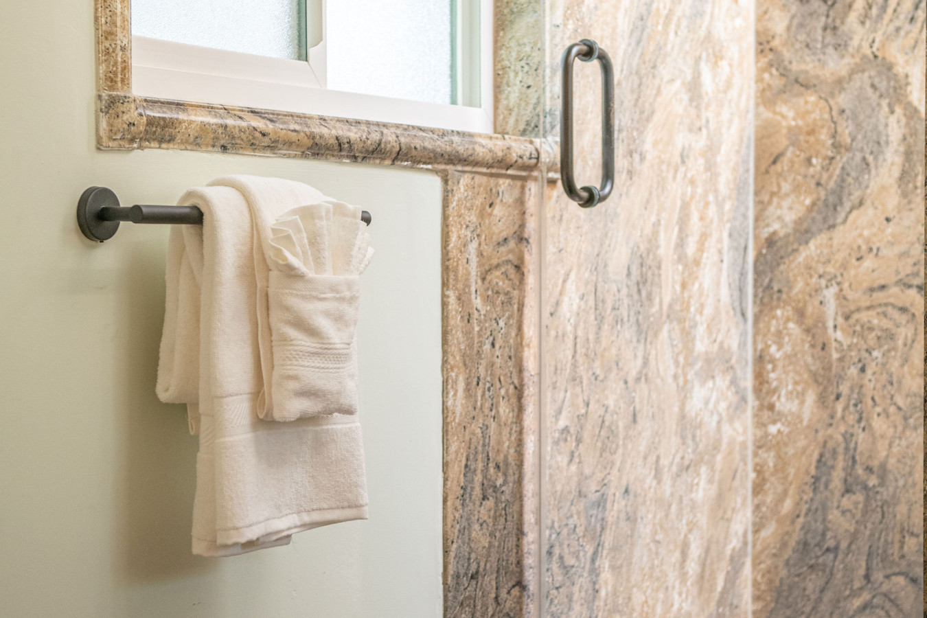 Sleeps 24-Beachfront Entire Resort- Outdoor Pool 7BR - Madeira Beach