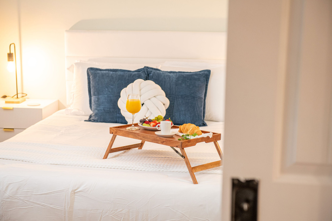 Sleeps 24-Beachfront Entire Resort- Outdoor Pool 7BR - Madeira Beach