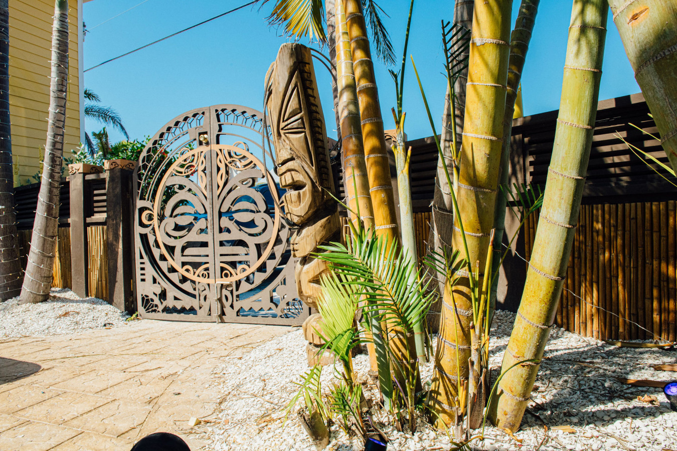 Sleeps 24-Beachfront Entire Resort- Outdoor Pool 7BR - Madeira Beach