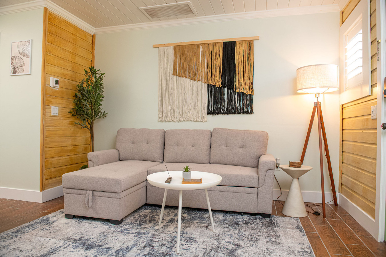 Sleeps 24-Beachfront Entire Resort- Outdoor Pool 7BR - Madeira Beach