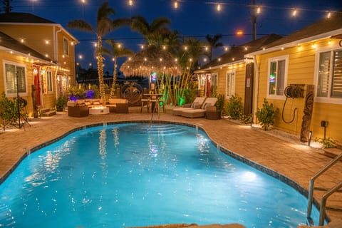 Sleeps 24-Beachfront Entire Resort- Outdoor Pool 7BR