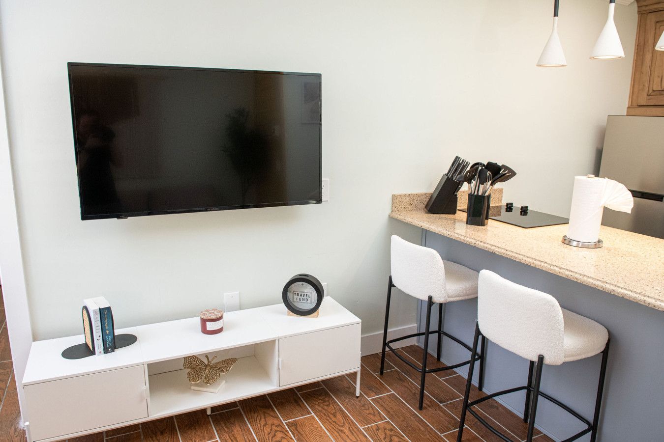 Sleeps 24-Beachfront Entire Resort- Outdoor Pool 7BR - Madeira Beach