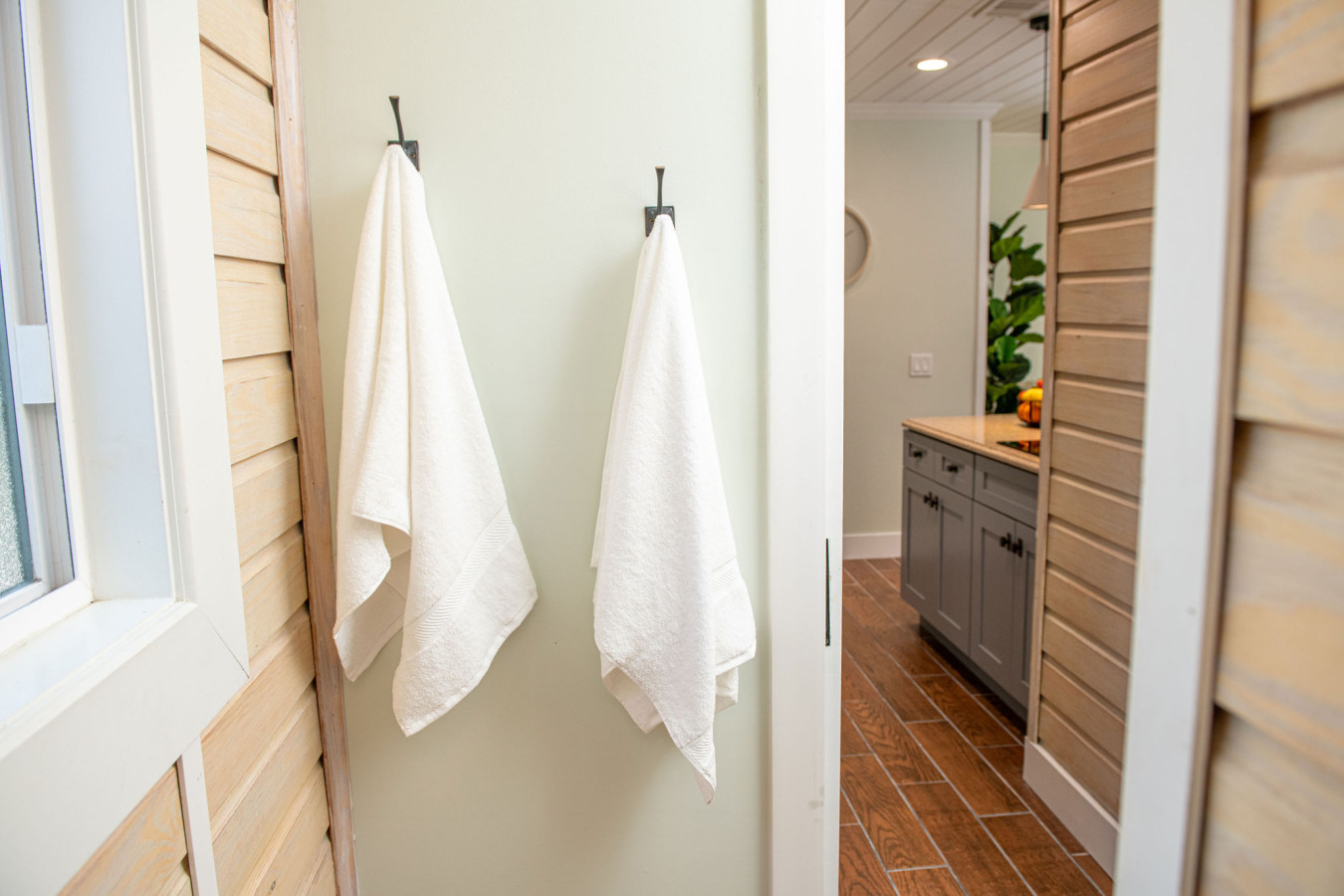 Sleeps 24-Beachfront Entire Resort- Outdoor Pool 7BR - Madeira Beach