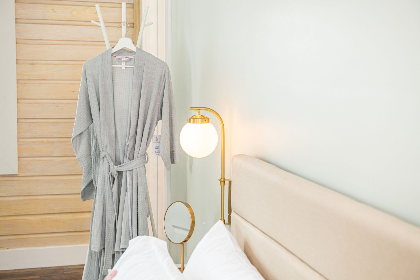 Sleeps 24-Beachfront Entire Resort- Outdoor Pool 7BR - Madeira Beach