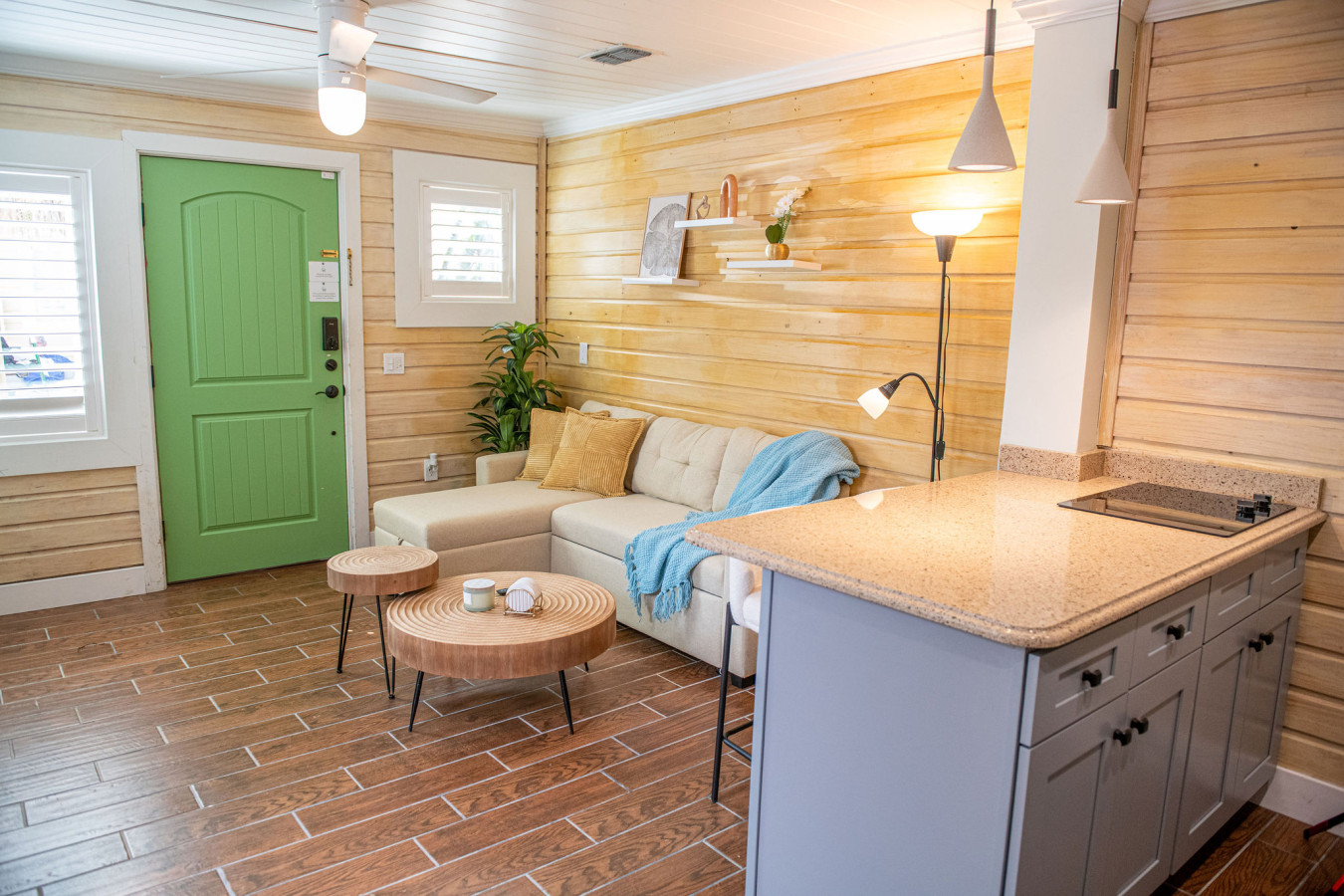 Sleeps 24-Beachfront Entire Resort- Outdoor Pool 7BR - Madeira Beach