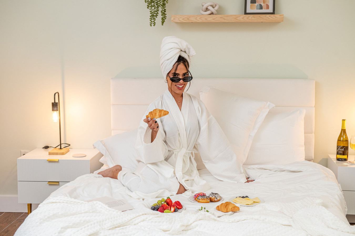 Sleeps 24-Beachfront Entire Resort- Outdoor Pool 7BR - Madeira Beach