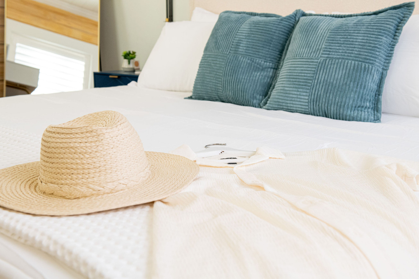 Sleeps 24-Beachfront Entire Resort- Outdoor Pool 7BR - Madeira Beach