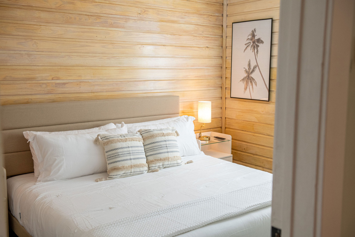 Sleeps 24-Beachfront Entire Resort- Outdoor Pool 7BR - Madeira Beach