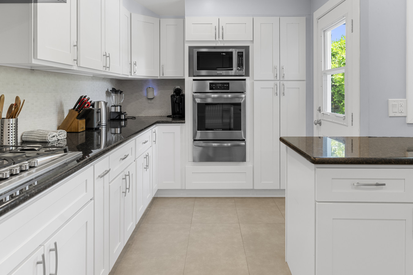 upscale-and-upgraded-beautiful-spacious-3br-*house*-in-encino-fully-renovated-with-garage-and-very-large-fenced-yardpatio-at-end-of-cul-de-sac-p84/