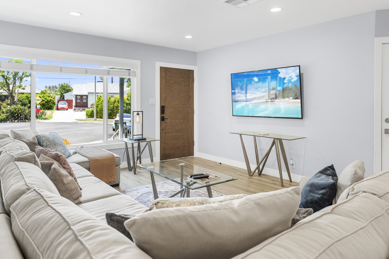 upscale-and-upgraded-beautiful-spacious-3br-*house*-in-encino-fully-renovated-with-garage-and-very-large-fenced-yardpatio-at-end-of-cul-de-sac-p84/