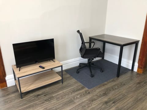 Private 2-bedroom apartment, NYC only 15 mins away