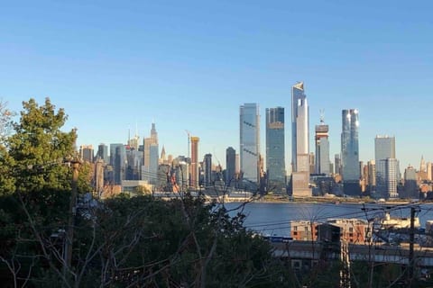 Private 2-bedroom apartment, NYC only 15 mins away