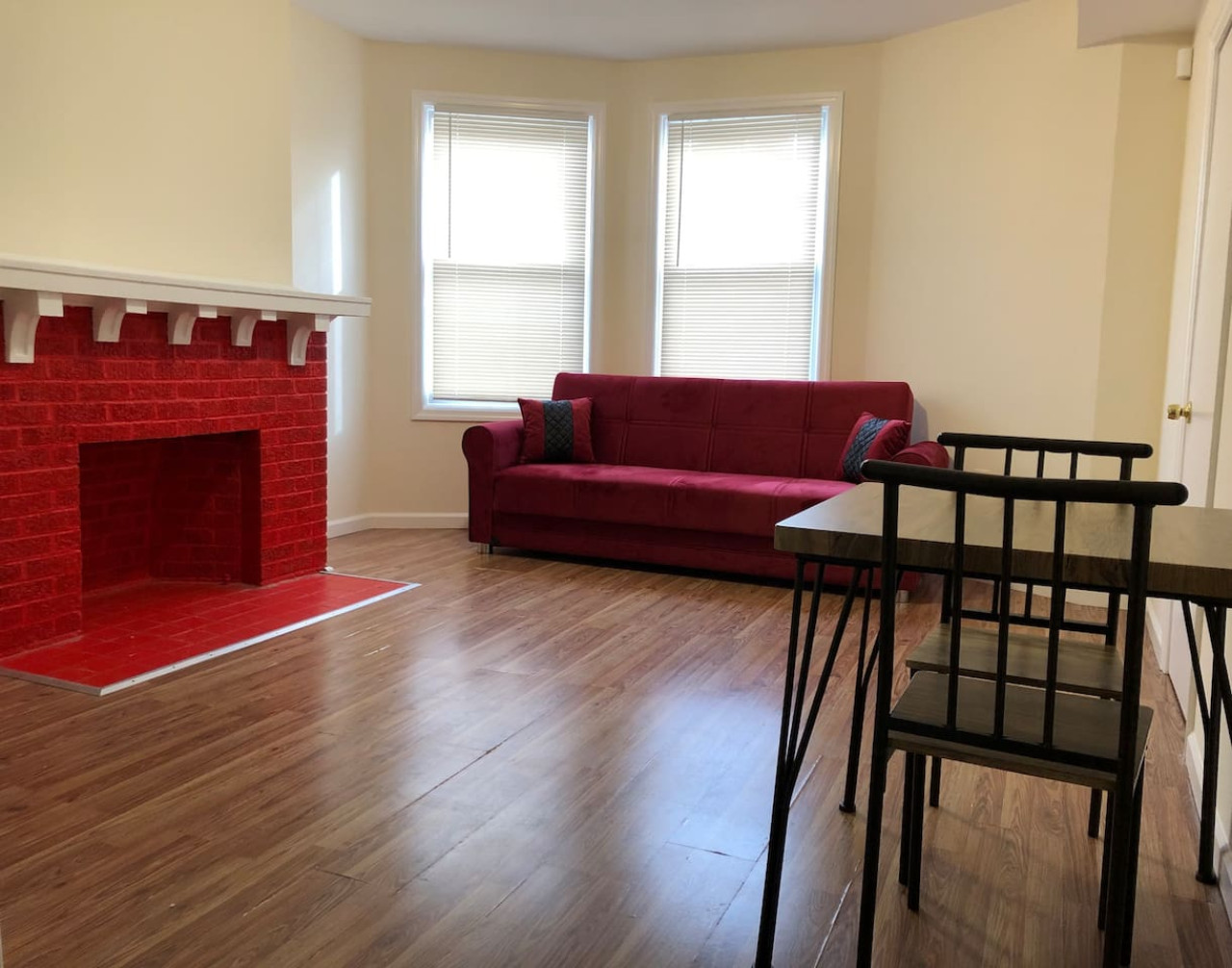 Large and private 3 bedroom and 1 bathroom apartment near Newark International Airport EWR and New York City, MetLife Stadium FIFA World Cup 20 minutes away