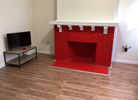 Large and private 3 bedroom and 1 bathroom apartment near Newark International Airport EWR and New York City