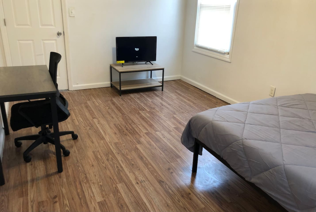 Private apartment with 3 bedrooms and 1 bathroom near Newark International Airport EWR and New York City, MetLife Stadium FIFA World Cup 20 minutes away