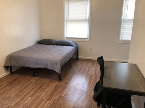 Private apartment with 3 bedrooms and 1 bathroom near Newark International Airport EWR and New York City