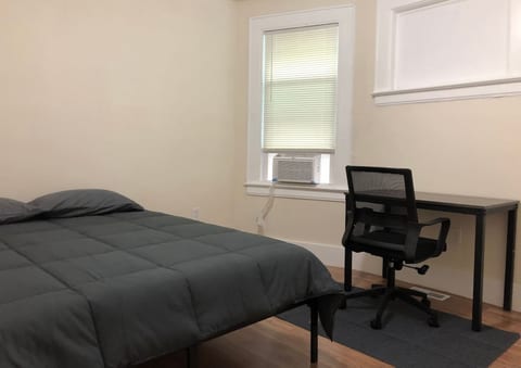 Spacious and private apartment with 3 bedrooms and 1 bathroom near Newark International Airport EWR and New York City