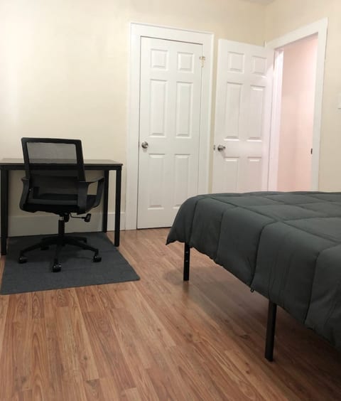 Spacious and private apartment with 3 bedrooms and 1 bathroom near Newark International Airport EWR and New York City