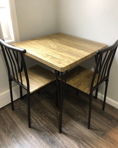 Private 2-bedroom apartment, free parking, direct bus to NYC Manhattan only 2 blocks away, MetLife Stadium 25 minutes away