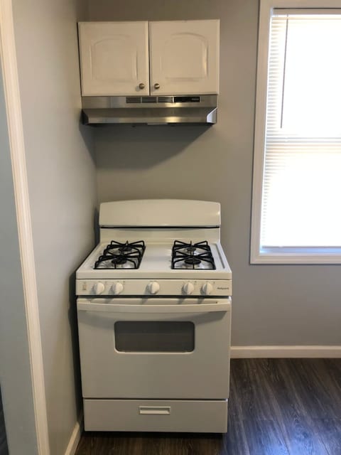 Private 2-bedroom apartment, free parking, direct bus to NYC Manhattan only 2 blocks away, MetLife Stadium 25 minutes away