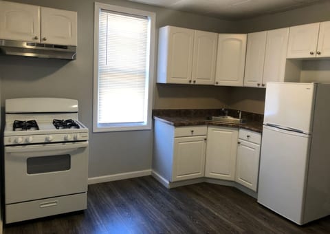 Private 2-bedroom apartment, free parking, direct bus to NYC Manhattan only 2 blocks away, MetLife Stadium 25 minutes away