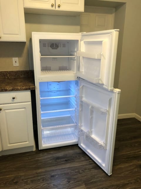 Private 2-bedroom apartment, free parking, direct bus to NYC Manhattan only 2 blocks away, MetLife Stadium 25 minutes away