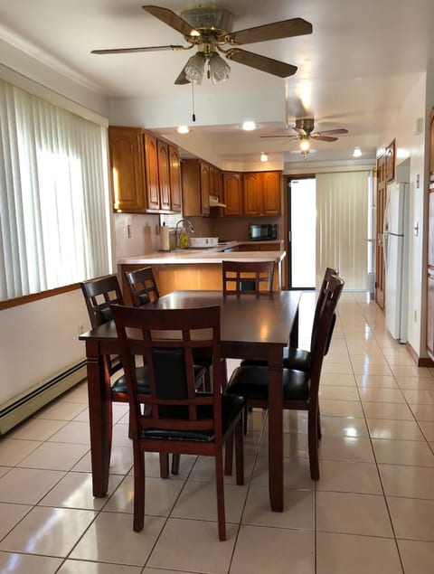 Private house with 4 bedrooms and 2 bathrooms, direct NYC Manhattan train only 10 minute walk away