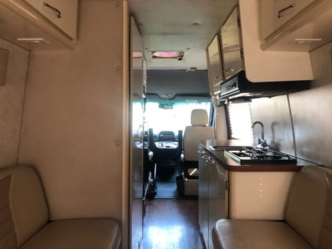 Private and cozy RV, direct bus to NYC Manhattan only 2 blocks away