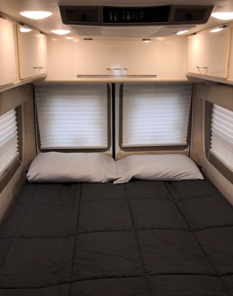 Private and cozy RV, direct bus to NYC Manhattan only 2 blocks away